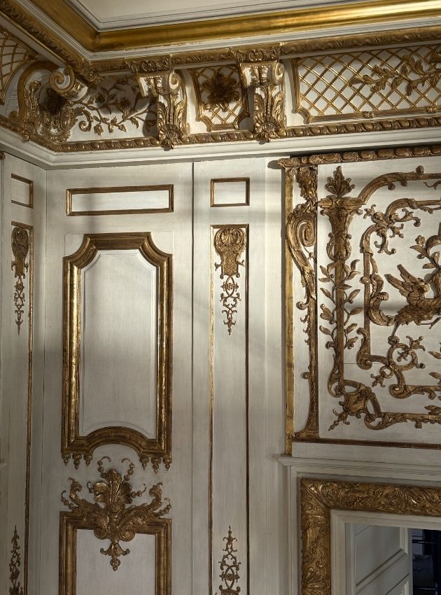 Restauration de boiserie dorée d'un salon, propriété privée
