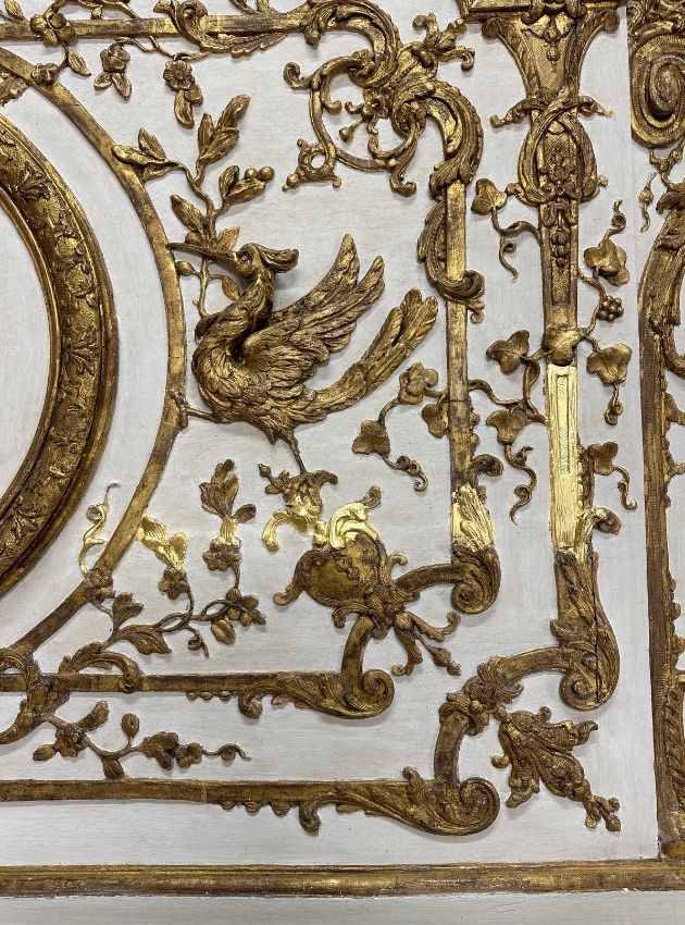 détail restauration de boiserie avant patine