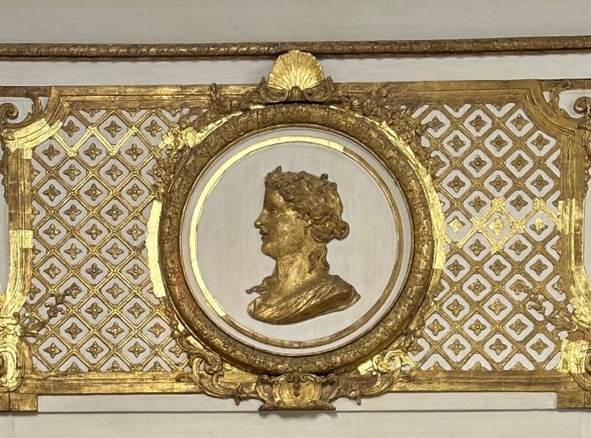 Boiserie avant restauration et patine