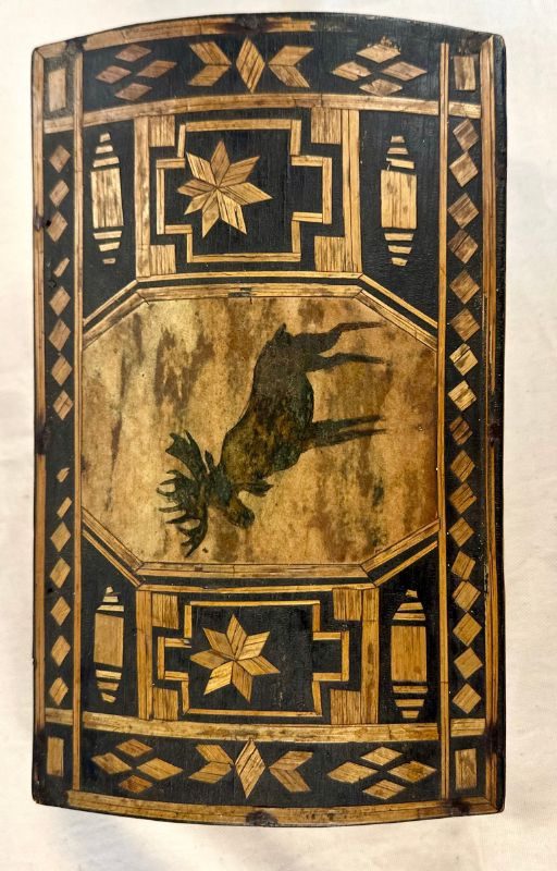 Boite de marqueterie de paille après restauration, collection privée